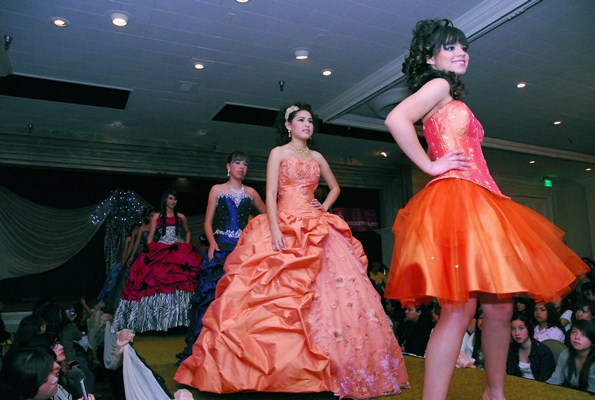 Quinceañera Expo and Fashion Show encanta a las quinceañeras del Valle de San Fernando Quinceañera dresses