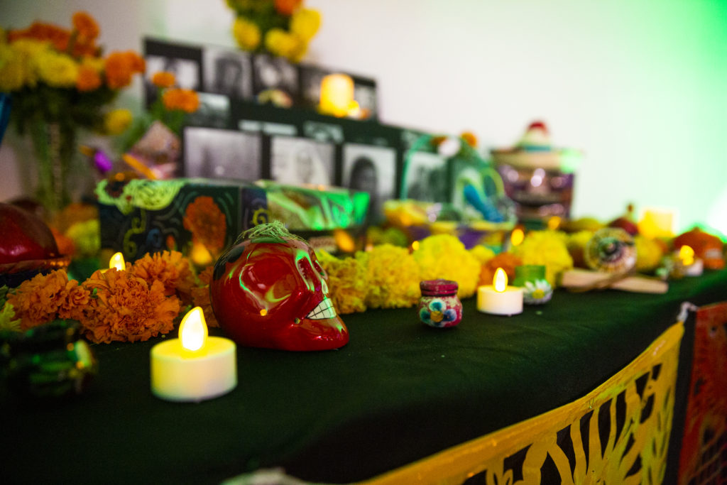 Al-Borde-Dia-de-los-Muertos-ofrenda-2019