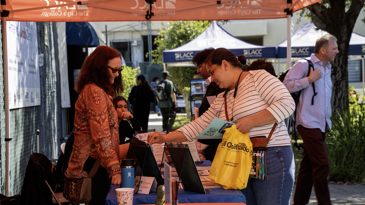 Bilingual job fair connects hundreds of job seekers with employers in ...