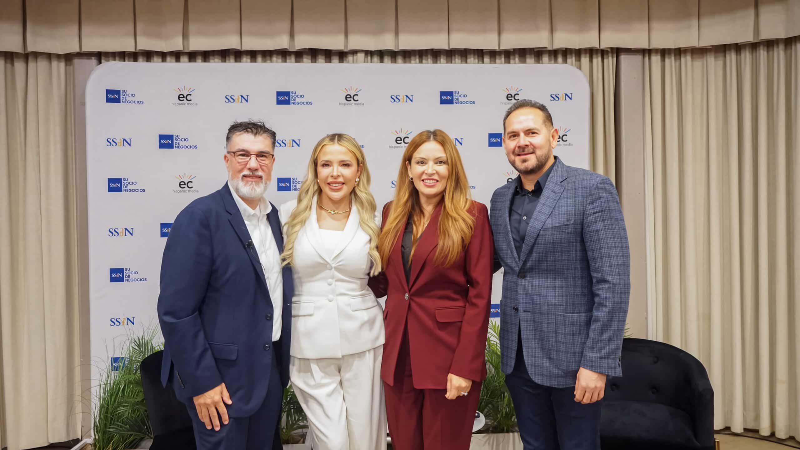 Panelists and moderator at the Su Socio de Negocio Expo